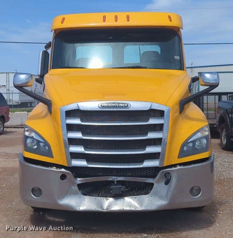 image for item NW9539 2020 Freightliner Cascadia 126 semi truck