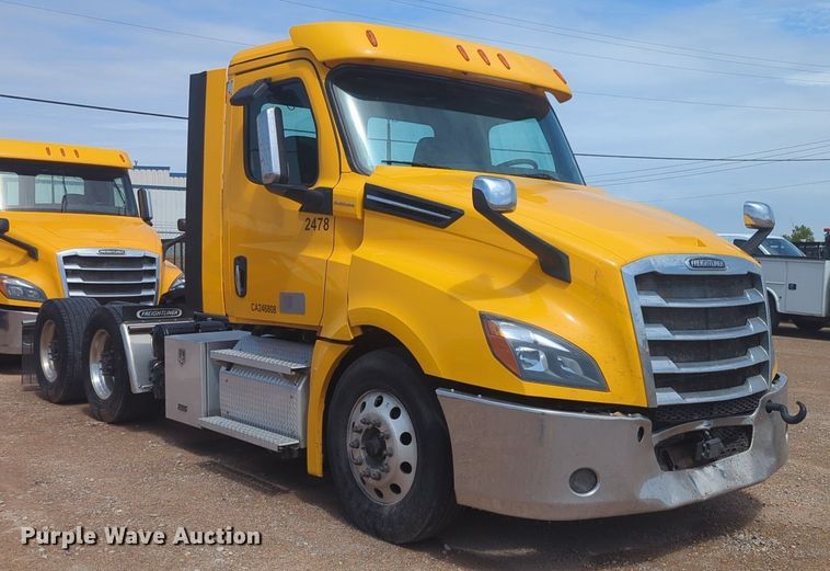 image for item NW9539 2020 Freightliner Cascadia 126 semi truck