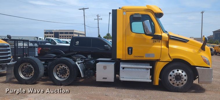 image for item NW9539 2020 Freightliner Cascadia 126 semi truck