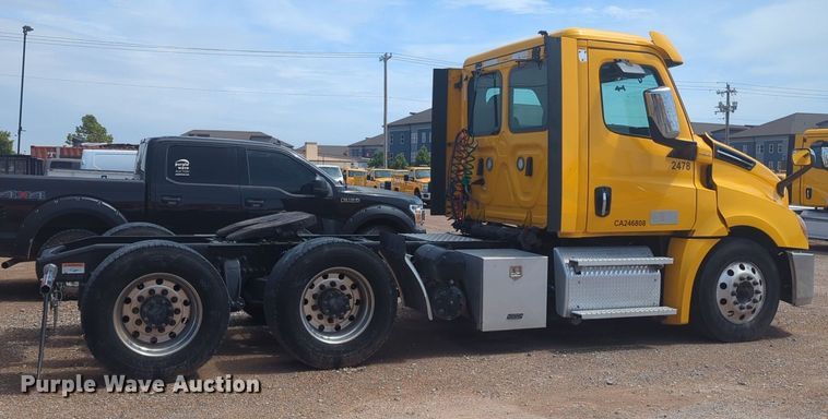 image for item NW9539 2020 Freightliner Cascadia 126 semi truck