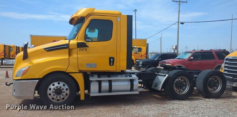 image for item NW9539 2020 Freightliner Cascadia 126 semi truck