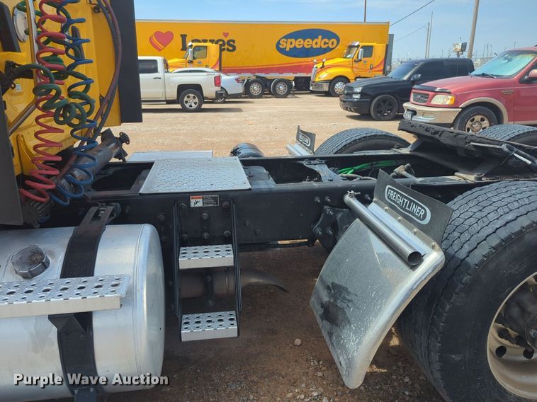 image for item NW9539 2020 Freightliner Cascadia 126 semi truck