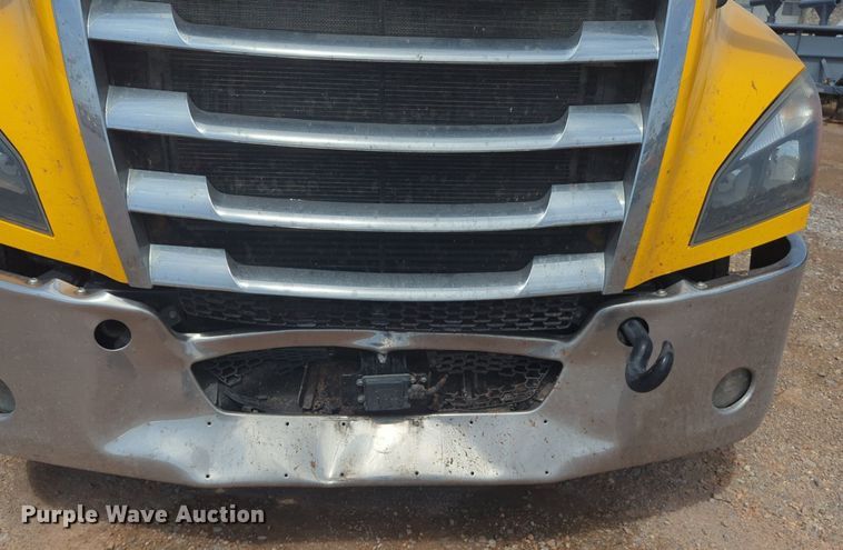 image for item NW9539 2020 Freightliner Cascadia 126 semi truck