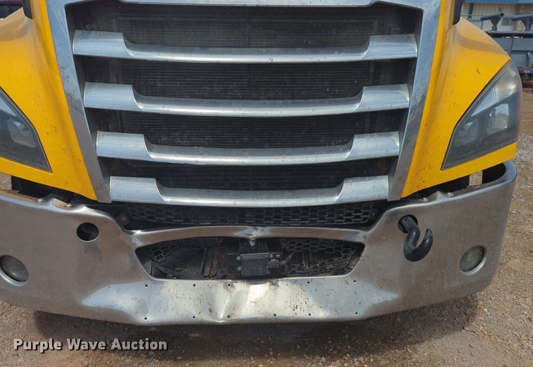 image for item NW9539 2020 Freightliner Cascadia 126 semi truck