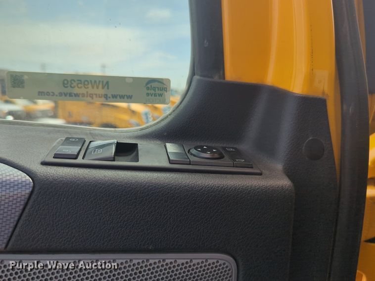 image for item NW9539 2020 Freightliner Cascadia 126 semi truck