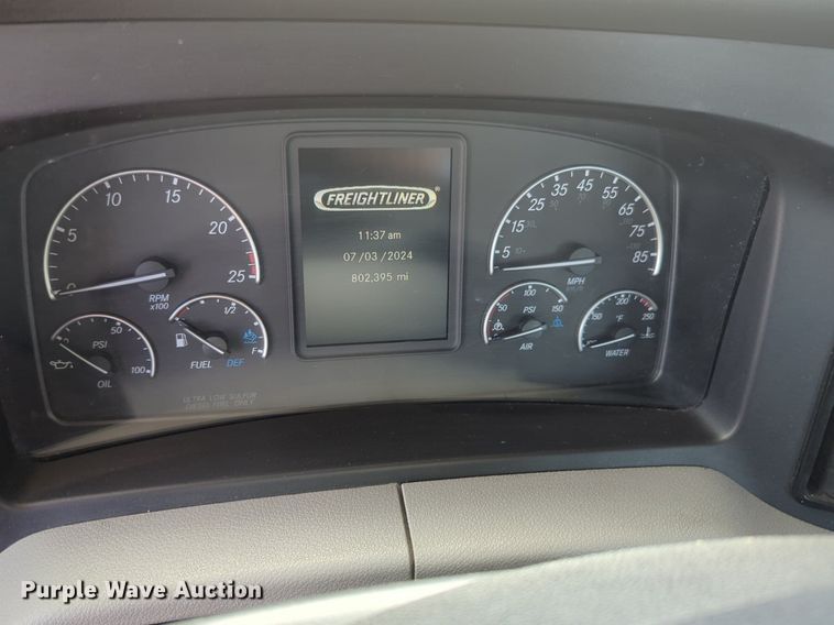 image for item NW9539 2020 Freightliner Cascadia 126 semi truck