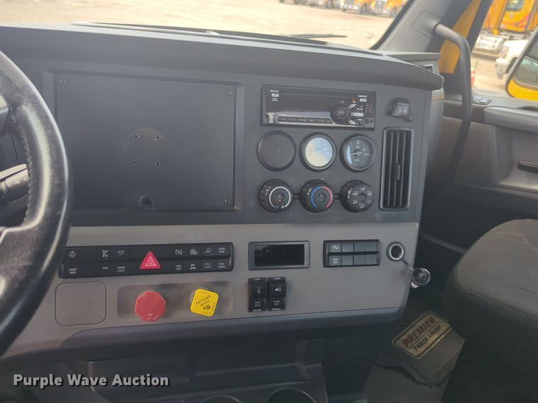 image for item NW9539 2020 Freightliner Cascadia 126 semi truck