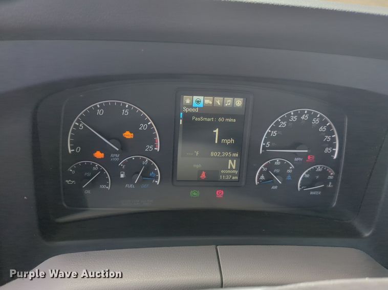 image for item NW9539 2020 Freightliner Cascadia 126 semi truck