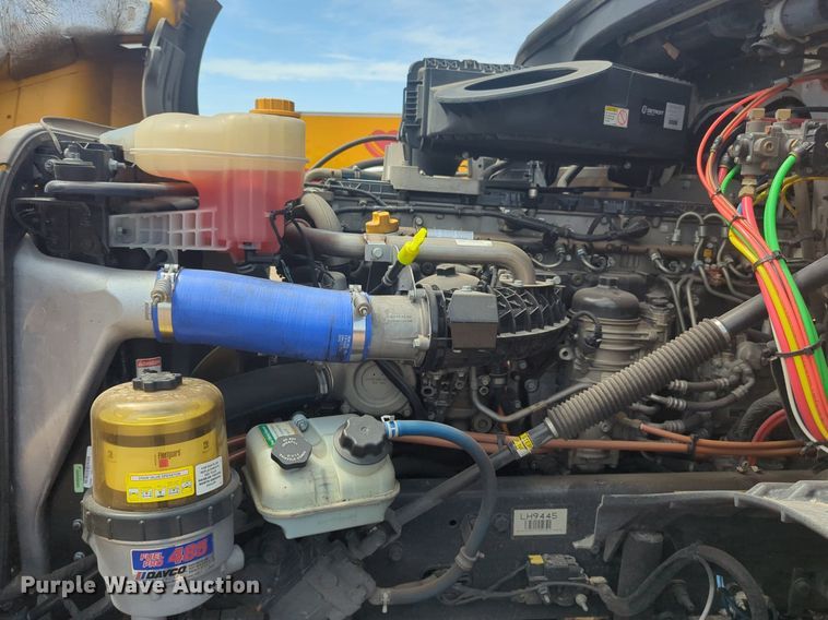 image for item NW9539 2020 Freightliner Cascadia 126 semi truck