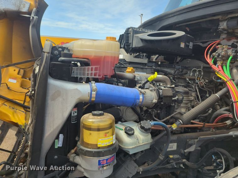 image for item NW9539 2020 Freightliner Cascadia 126 semi truck