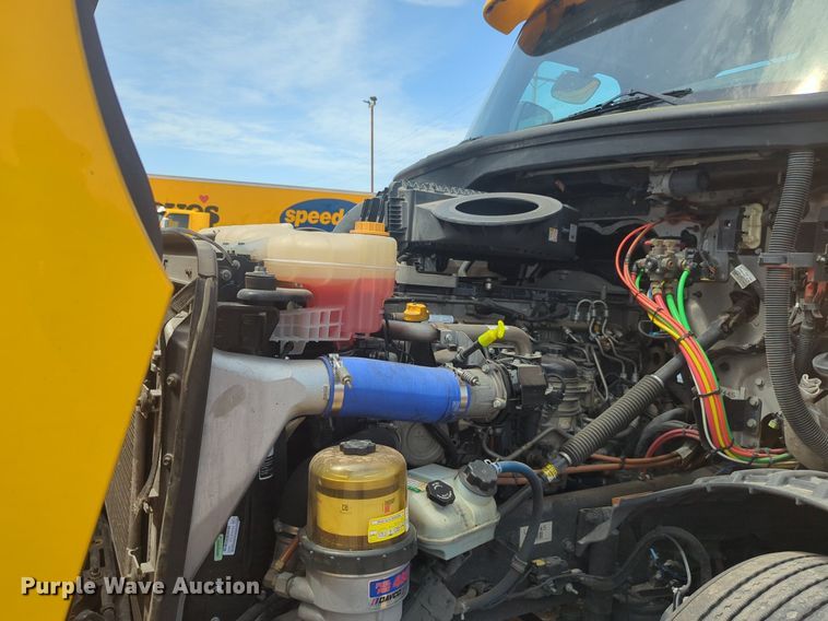 image for item NW9539 2020 Freightliner Cascadia 126 semi truck