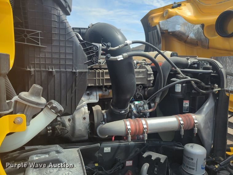 image for item NW9539 2020 Freightliner Cascadia 126 semi truck