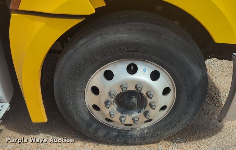 image for item NW9539 2020 Freightliner Cascadia 126 semi truck