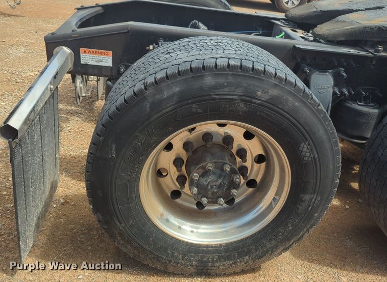 image for item NW9539 2020 Freightliner Cascadia 126 semi truck