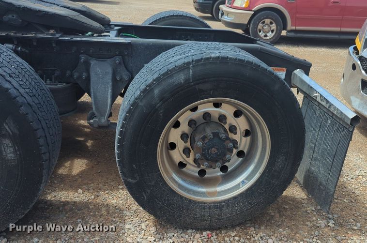 image for item NW9539 2020 Freightliner Cascadia 126 semi truck