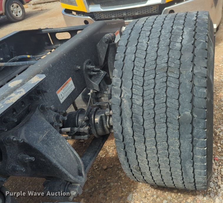 image for item NW9539 2020 Freightliner Cascadia 126 semi truck