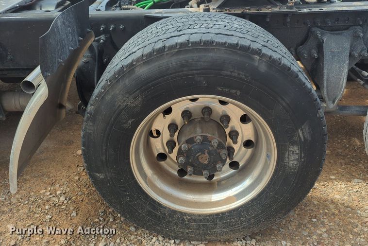 image for item NW9539 2020 Freightliner Cascadia 126 semi truck