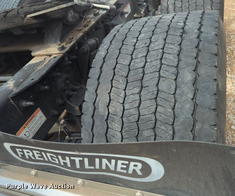 image for item NW9539 2020 Freightliner Cascadia 126 semi truck