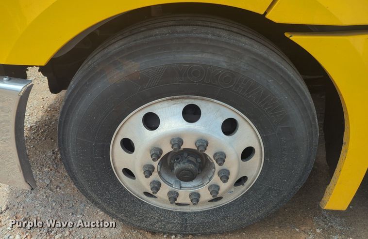 image for item NW9539 2020 Freightliner Cascadia 126 semi truck