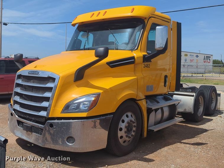 image for item NW9540 2020 Freightliner Cascadia 126 semi truck