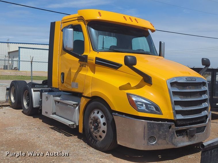 image for item NW9540 2020 Freightliner Cascadia 126 semi truck