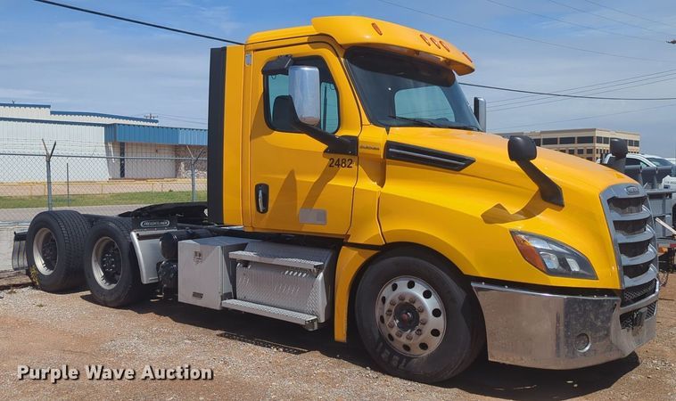 image for item NW9540 2020 Freightliner Cascadia 126 semi truck