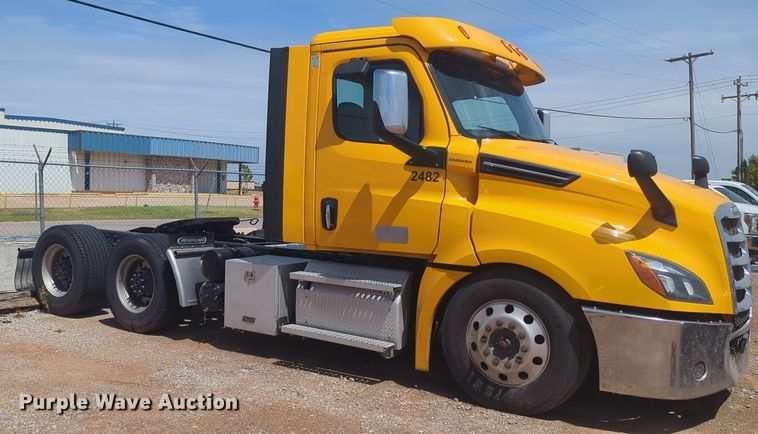 image for item NW9540 2020 Freightliner Cascadia 126 semi truck