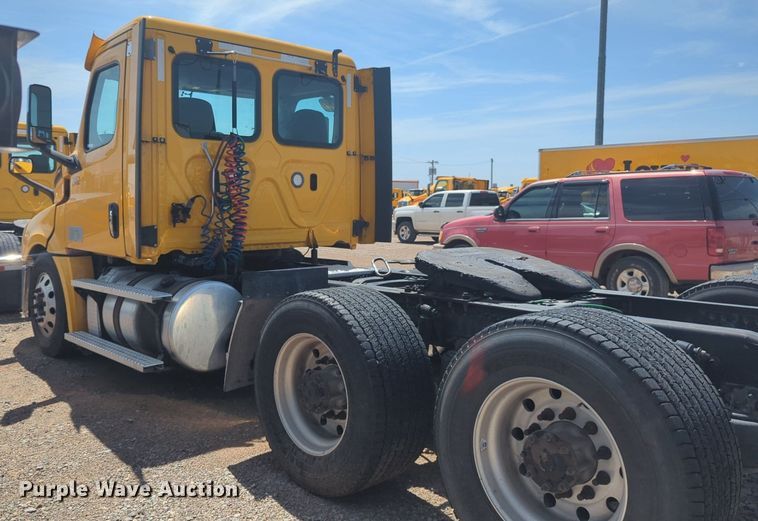image for item NW9540 2020 Freightliner Cascadia 126 semi truck