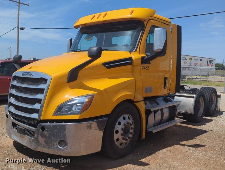 image for item NW9540 2020 Freightliner Cascadia 126 semi truck