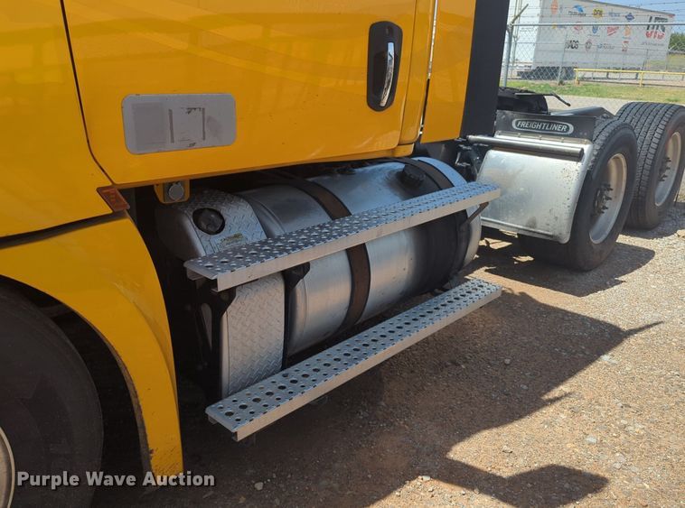 image for item NW9540 2020 Freightliner Cascadia 126 semi truck