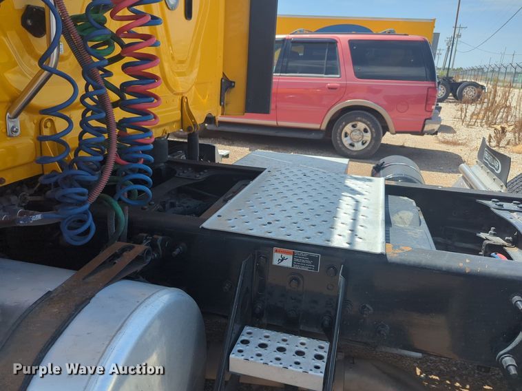 image for item NW9540 2020 Freightliner Cascadia 126 semi truck