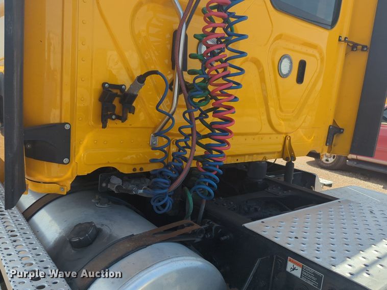 image for item NW9540 2020 Freightliner Cascadia 126 semi truck