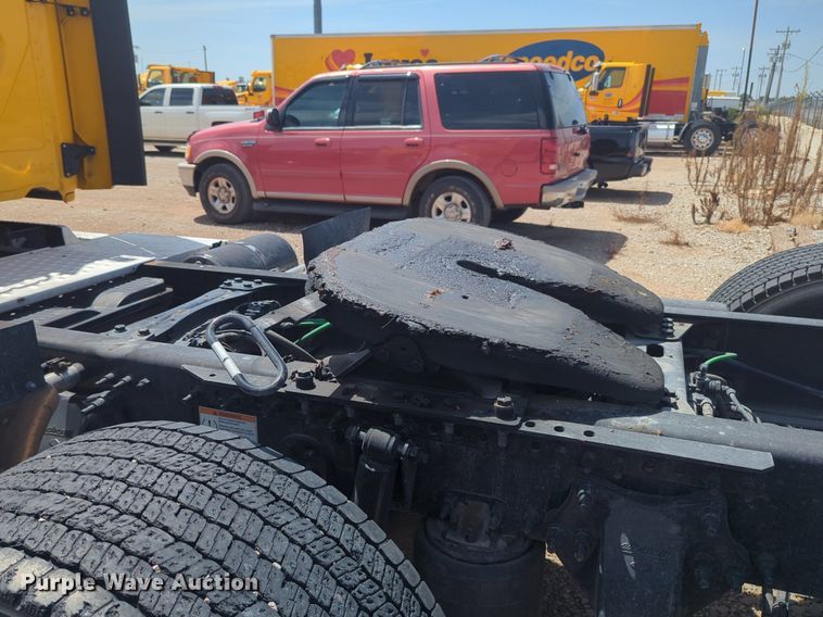 image for item NW9540 2020 Freightliner Cascadia 126 semi truck