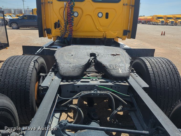 image for item NW9540 2020 Freightliner Cascadia 126 semi truck