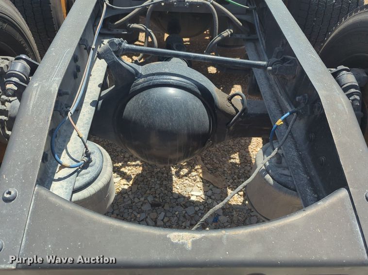 image for item NW9540 2020 Freightliner Cascadia 126 semi truck