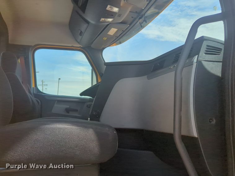 image for item NW9540 2020 Freightliner Cascadia 126 semi truck