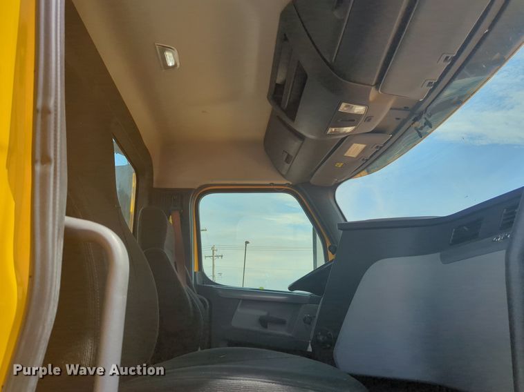 image for item NW9540 2020 Freightliner Cascadia 126 semi truck