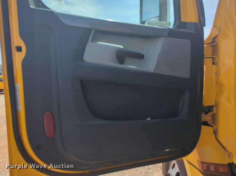 image for item NW9540 2020 Freightliner Cascadia 126 semi truck