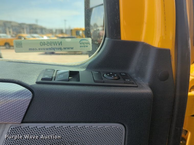 image for item NW9540 2020 Freightliner Cascadia 126 semi truck