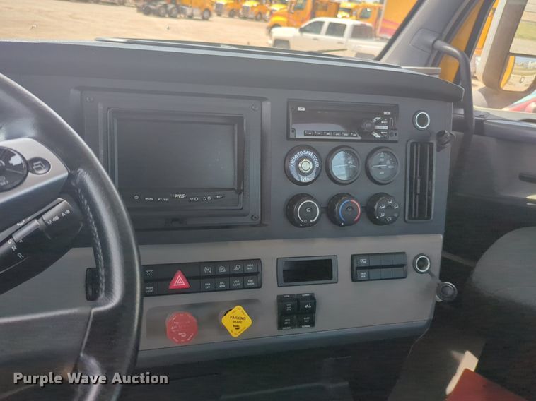 image for item NW9540 2020 Freightliner Cascadia 126 semi truck