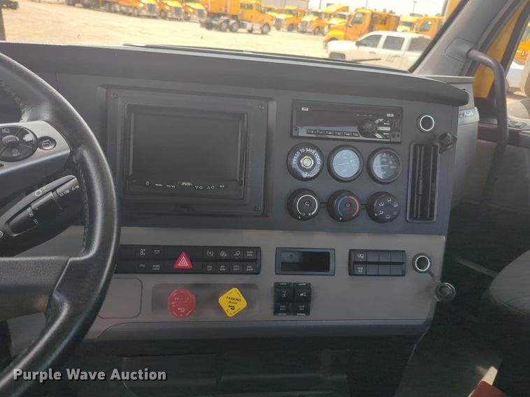 image for item NW9540 2020 Freightliner Cascadia 126 semi truck