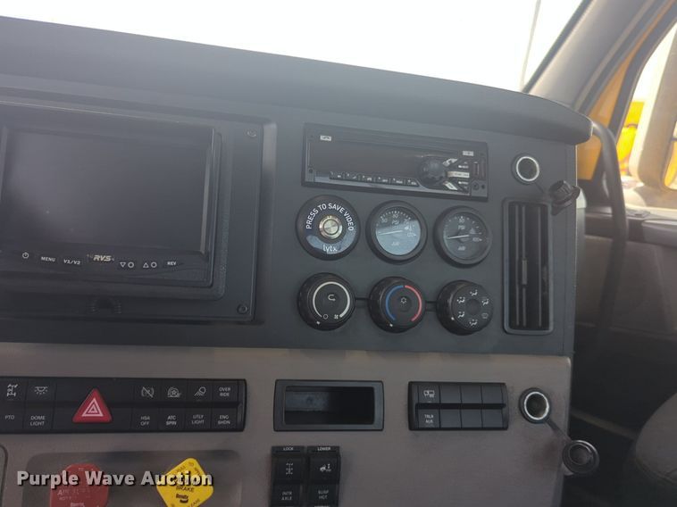 image for item NW9540 2020 Freightliner Cascadia 126 semi truck