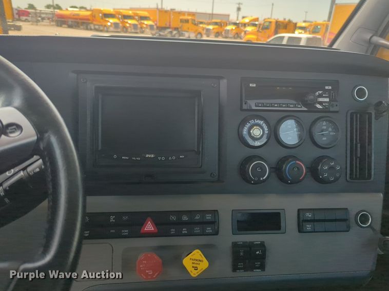 image for item NW9540 2020 Freightliner Cascadia 126 semi truck