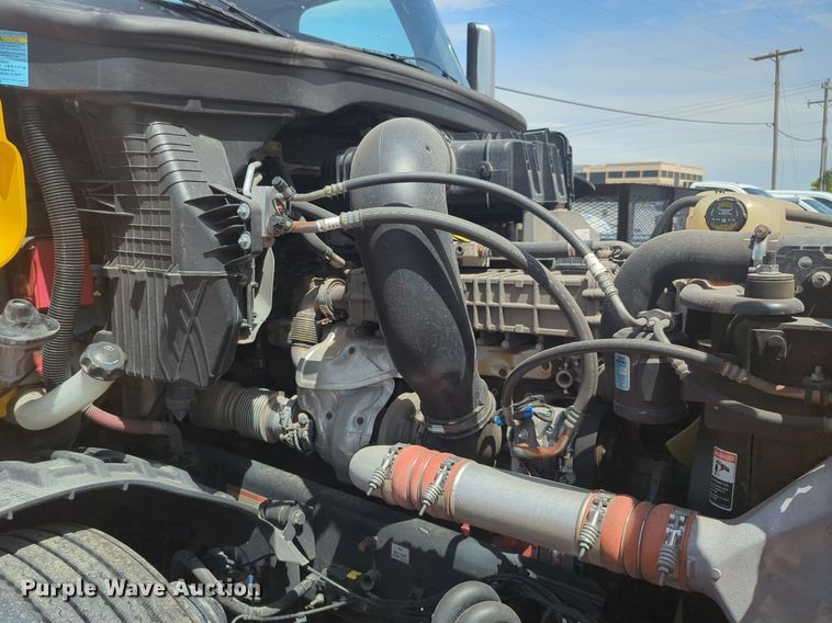 image for item NW9540 2020 Freightliner Cascadia 126 semi truck