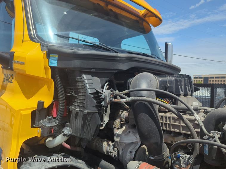 image for item NW9540 2020 Freightliner Cascadia 126 semi truck