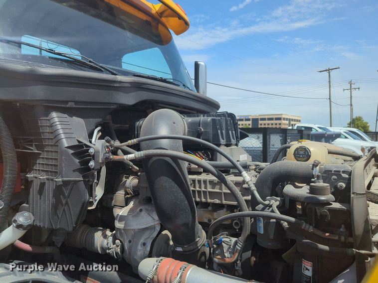 image for item NW9540 2020 Freightliner Cascadia 126 semi truck