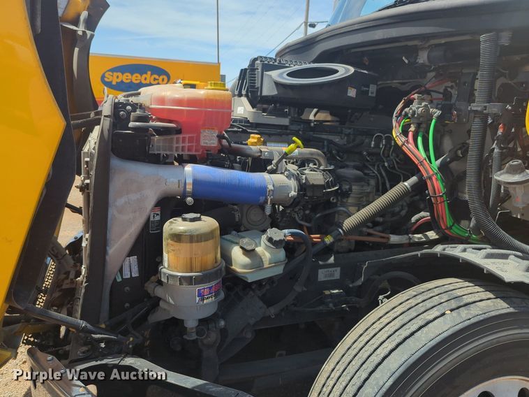 image for item NW9540 2020 Freightliner Cascadia 126 semi truck