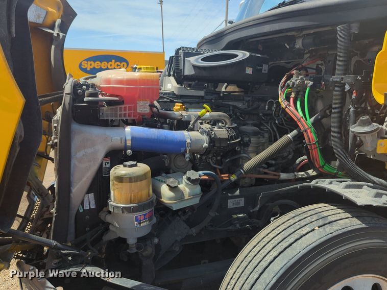 image for item NW9540 2020 Freightliner Cascadia 126 semi truck