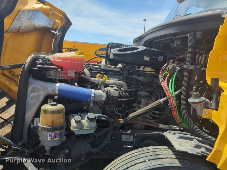 image for item NW9540 2020 Freightliner Cascadia 126 semi truck