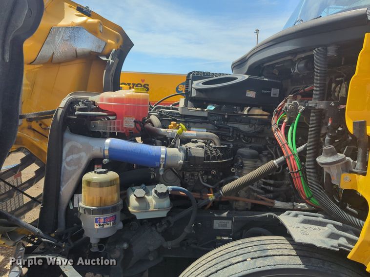 image for item NW9540 2020 Freightliner Cascadia 126 semi truck